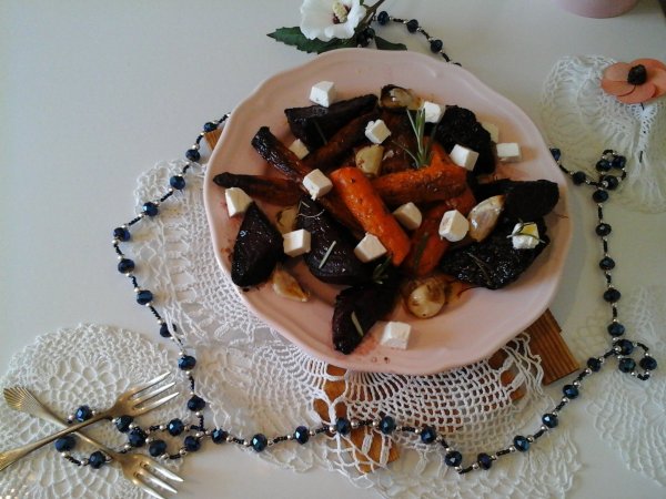 Fűszeres sült zöldség-feta sajttal és sült fokhagymával16