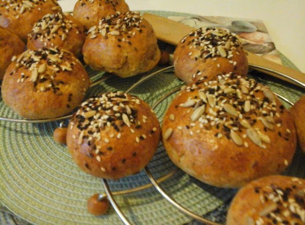 teljeskiörlésű-hamburger-zsömle-buci1