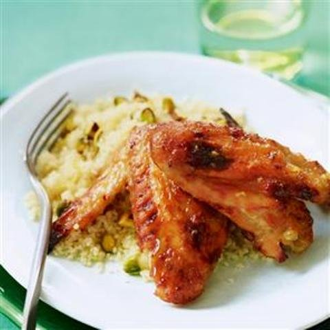 Édes és fűszeres csirke szárnyak-citromos-pisztáciás kuszkusszal