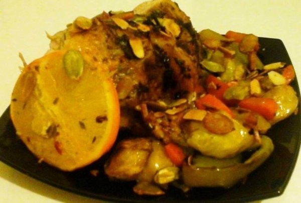 Szaftos sült csirke – zöldség körettel – pirított mandulával és tökmaggal