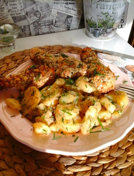 Fűszeres panírban sült csirkecombok-Kapros burgonyasalátával3