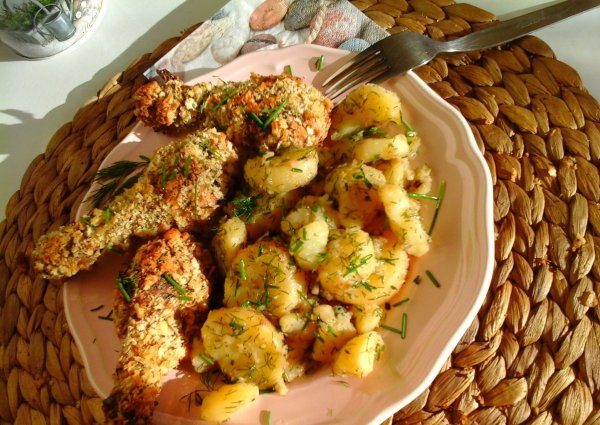 Fűszeres panírban sült csirkecombok-Kapros burgonyasalátával4