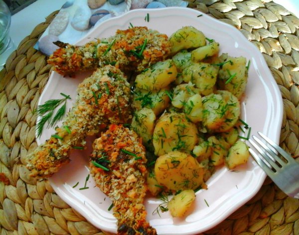 Fűszeres panírban sült csirkecombok-Kapros burgonyasalátával7