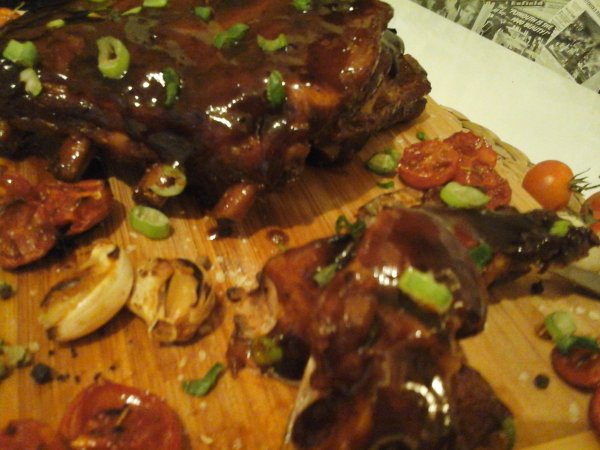 Grillezett BBQ bourbon whiskys borda - sült paradicsommal4