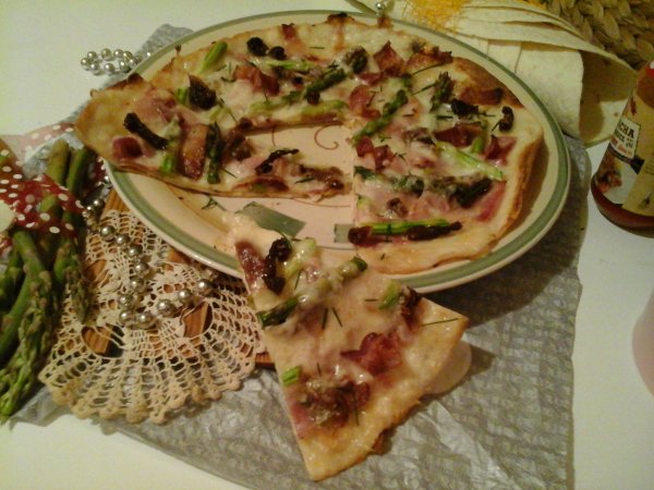 Sonkás-baconos spárgás gyors pizza1