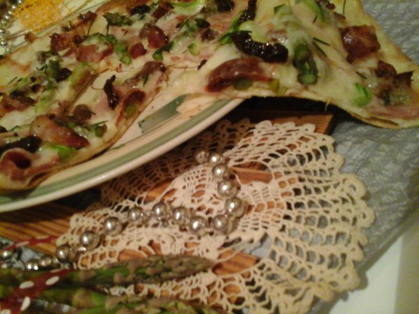 Sonkás-baconos spárgás gyors pizza3