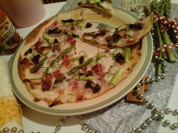 Sonkás-baconos spárgás gyors pizza4