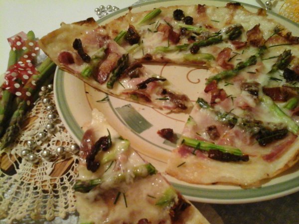 Sonkás-baconos spárgás gyors pizza5