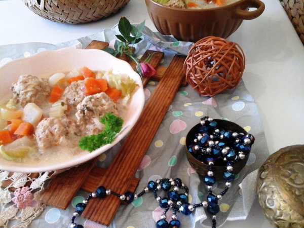 Tejszínes-joghurtos-fűszeres húsgombócleves4