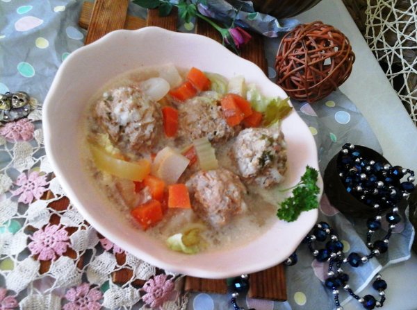 Tejszínes-joghurtos-fűszeres húsgombócleves5