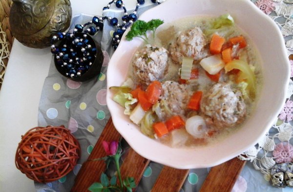 Tejszínes-joghurtos-fűszeres húsgombócleves6