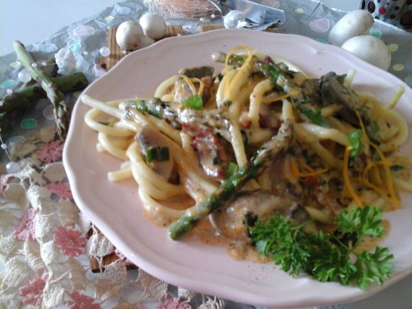 Tejszínes-sajtos Carbonara pirított spárgával és gombával10