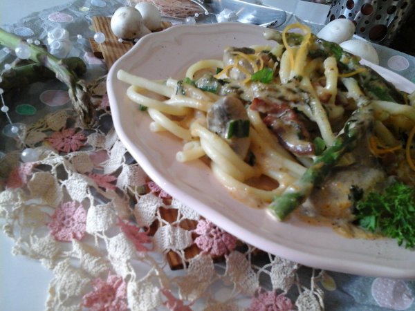Tejszínes-sajtos Carbonara pirított spárgával és gombával11
