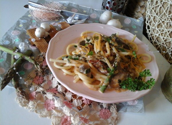 Tejszínes-sajtos Carbonara pirított spárgával és gombával12