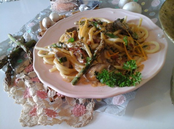 Tejszínes-sajtos Carbonara pirított spárgával és gombával13