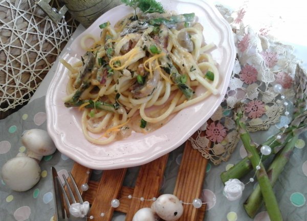 Tejszínes-sajtos Carbonara pirított spárgával és gombával5