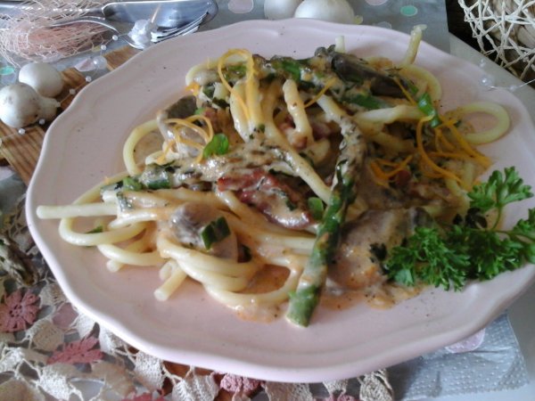 Tejszínes-sajtos Carbonara pirított spárgával és gombával8