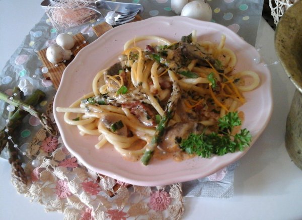 Tejszínes-sajtos Carbonara pirított spárgával és gombával9