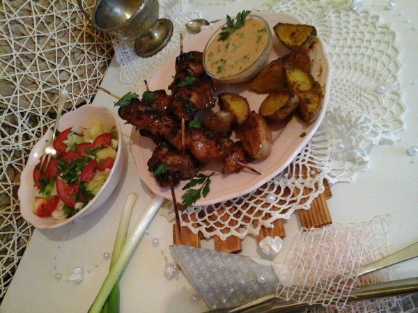 Mogyorós pulyka saslik-steak krumplival és mártogatóssal1