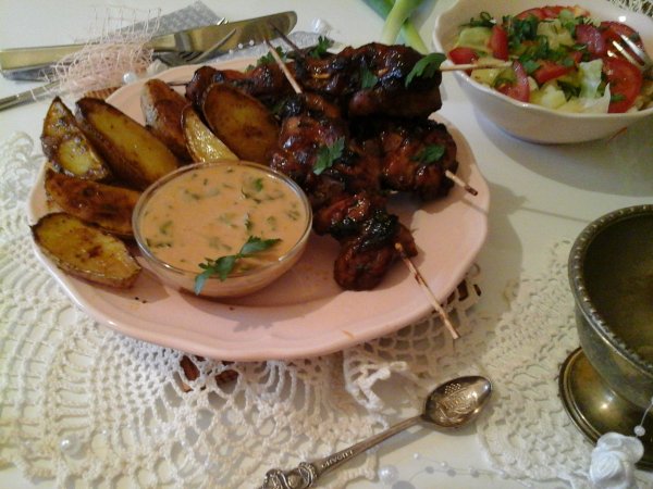 Mogyorós pulyka saslik-steak krumplival és mártogatóssal2