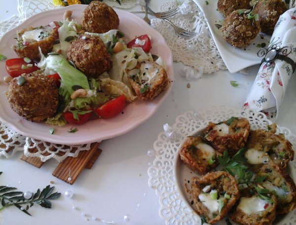 Sajttal töltött sült padlizsán golyók-magos salátával2