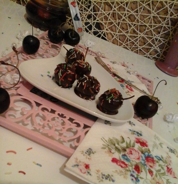 Vodkás-Whiskys cseresznye-meggy csokoládéval6