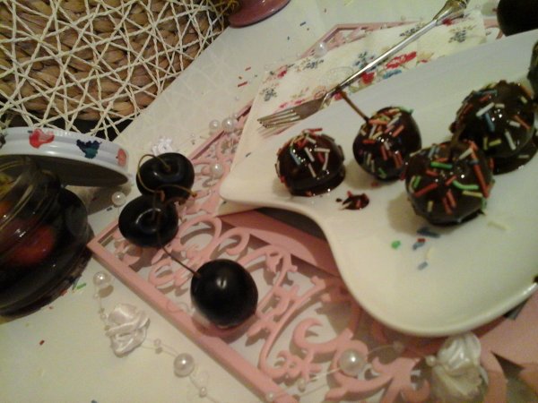 Vodkás-Whiskys cseresznye-meggy csokoládéval8