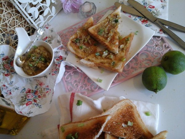 Pikáns padlizsánkrém-kókuszsírban sült pirítóssal11