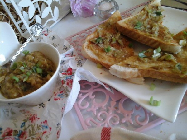 Pikáns padlizsánkrém-kókuszsírban sült pirítóssal13