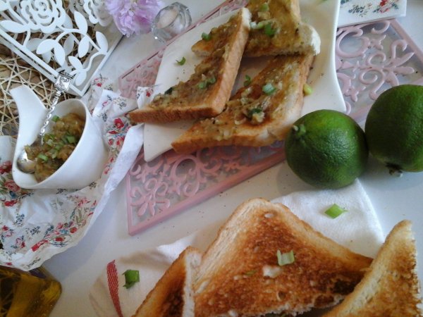 Pikáns padlizsánkrém-kókuszsírban sült pirítóssal2