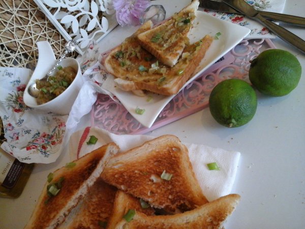 Pikáns padlizsánkrém-kókuszsírban sült pirítóssal8