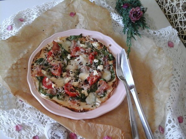 Spenótos-fekete erdei sonkás gyors pizza14