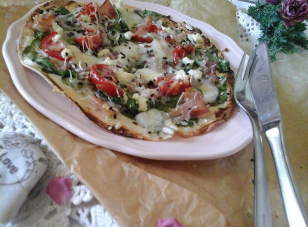 Spenótos-fekete erdei sonkás gyors pizza18