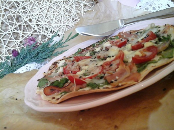 Spenótos-fekete erdei sonkás gyors pizza22