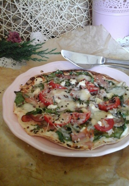 Spenótos-fekete erdei sonkás gyors pizza23