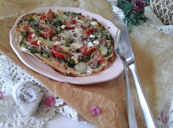 Spenótos-fekete erdei sonkás gyors pizza24