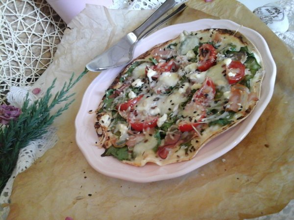 Spenótos-fekete erdei sonkás gyors pizza3