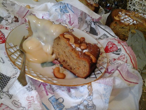 Banános torta kesudióval és vaníliás öntettel10