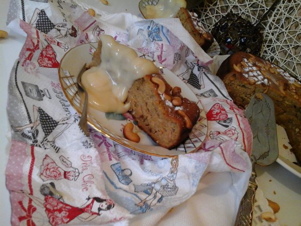 Banános torta kesudióval és vaníliás öntettel11