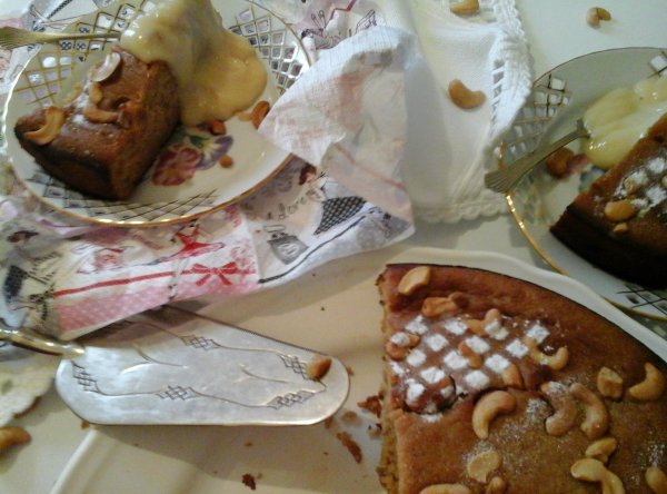 Banános torta kesudióval és vaníliás öntettel12