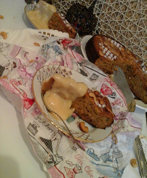 Banános torta kesudióval és vaníliás öntettel13