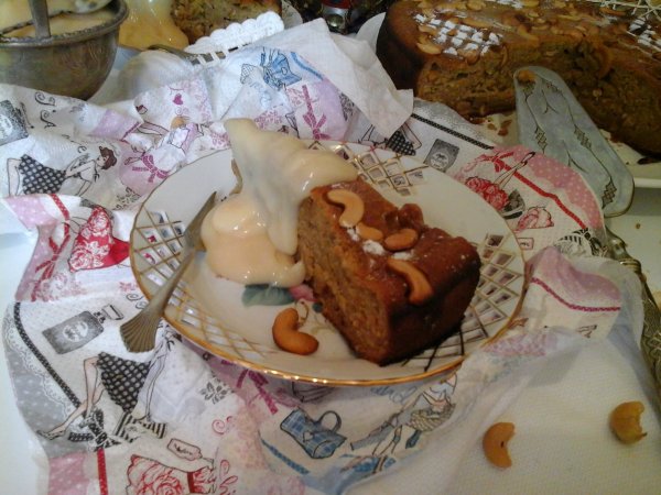 Banános torta kesudióval és vaníliás öntettel3