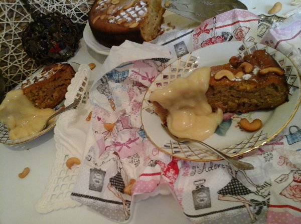 Banános torta kesudióval és vaníliás öntettel4