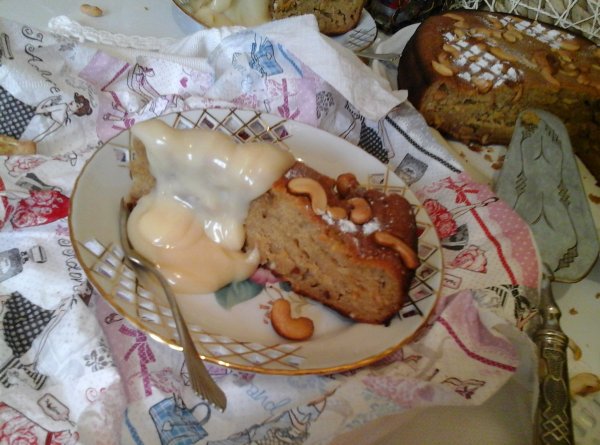 Banános torta kesudióval és vaníliás öntettel5