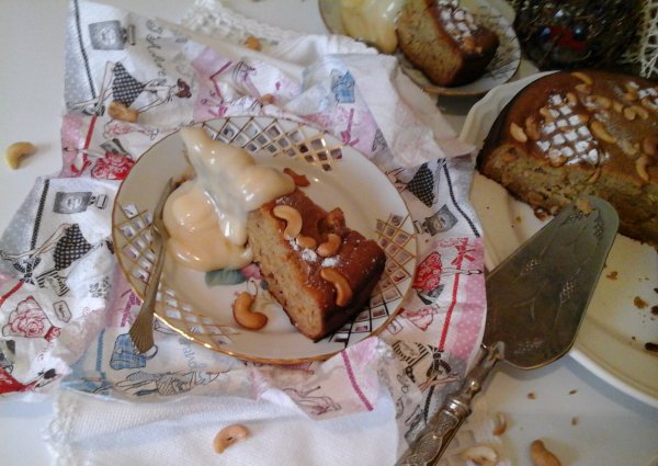 Banános torta kesudióval és vaníliás öntettel7