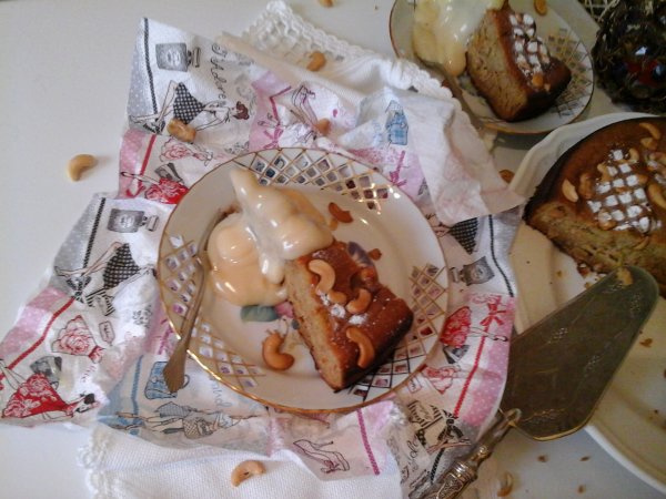 Banános torta kesudióval és vaníliás öntettel8