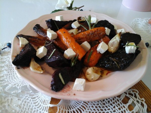 Fűszeres sült zöldség-feta sajttal és sült fokhagymával10