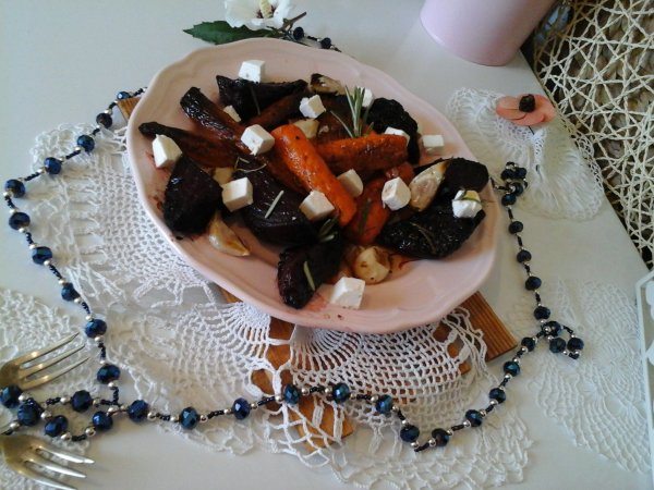 Fűszeres sült zöldség-feta sajttal és sült fokhagymával11