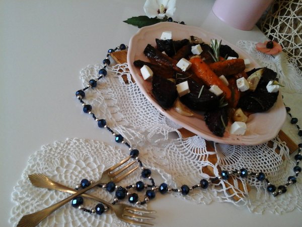 Fűszeres sült zöldség-feta sajttal és sült fokhagymával12