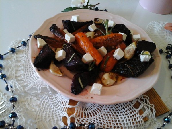 Fűszeres sült zöldség-feta sajttal és sült fokhagymával13